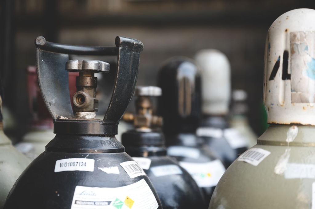 Laboratuvar ve Endüstriyel Ortamlarında Azot Jeneratörü Kimyasalı Şart mı?